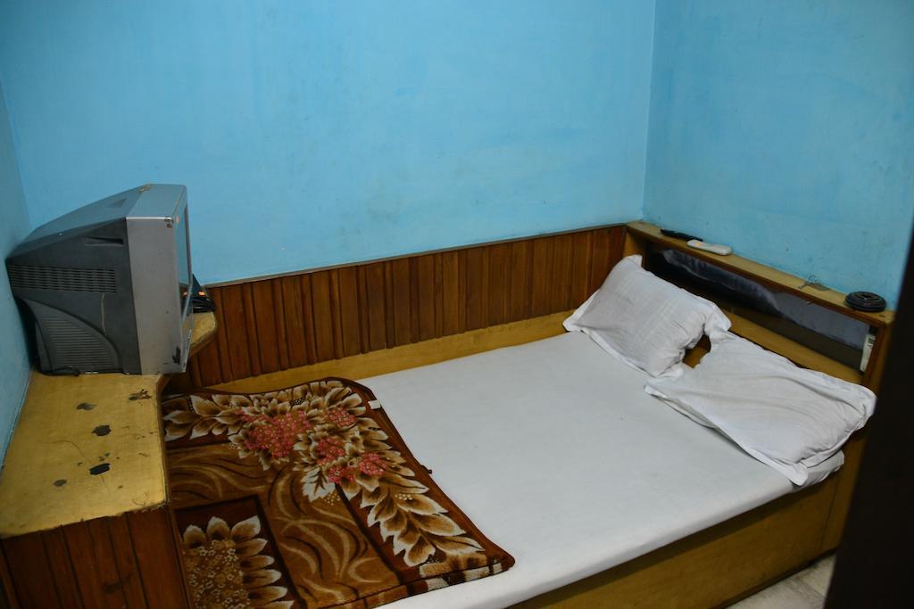 Yes Please Guest House نيودلهي الغرفة الصورة
