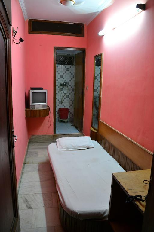 Yes Please Guest House نيودلهي الغرفة الصورة
