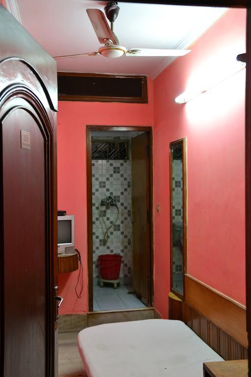 Yes Please Guest House نيودلهي الغرفة الصورة